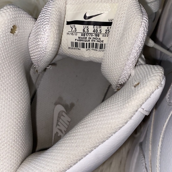 Nike Women's Basketball Shoes Sz 7.5 - Picture 8 of 9